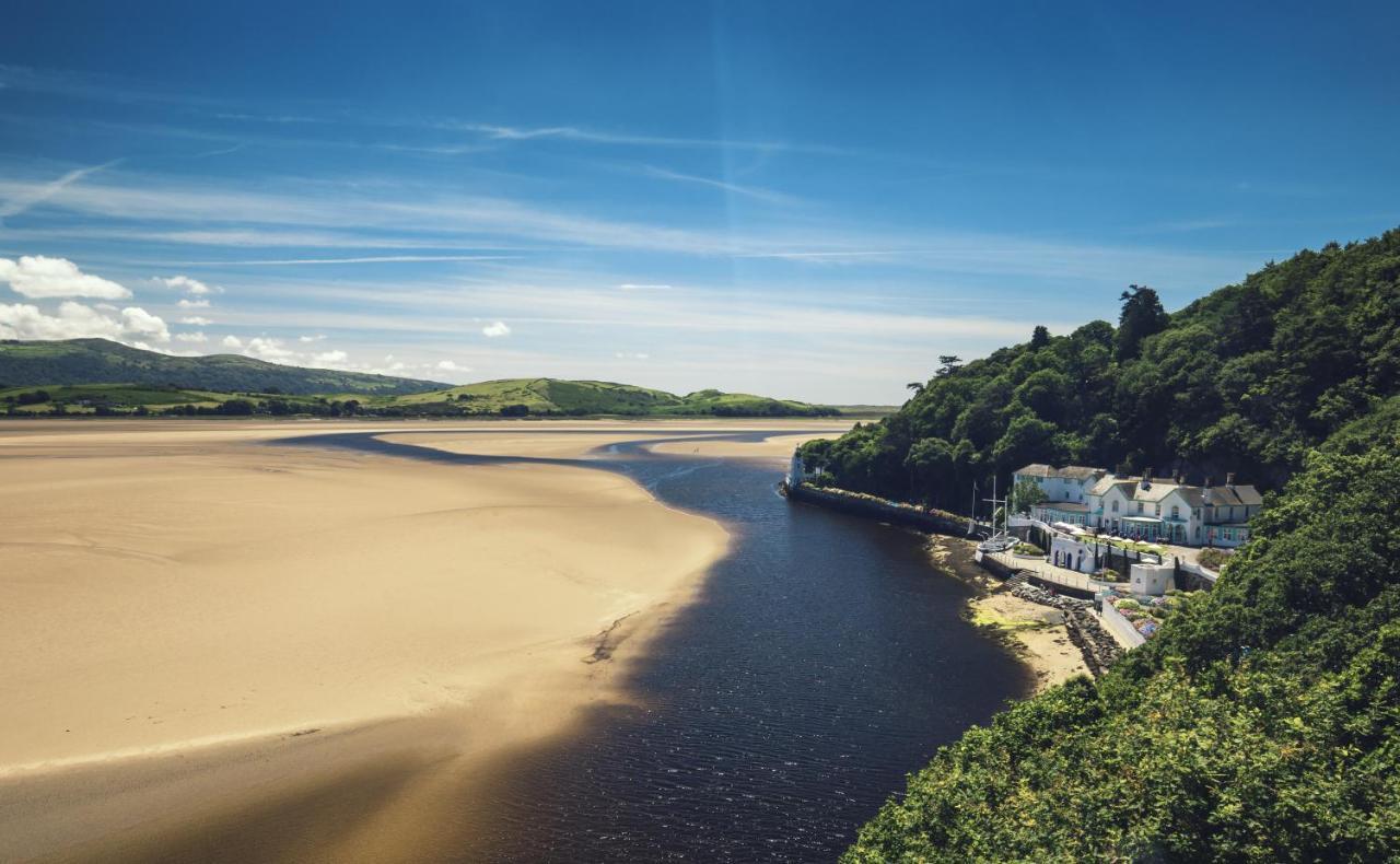 Holiday home Arallt Llithfaen